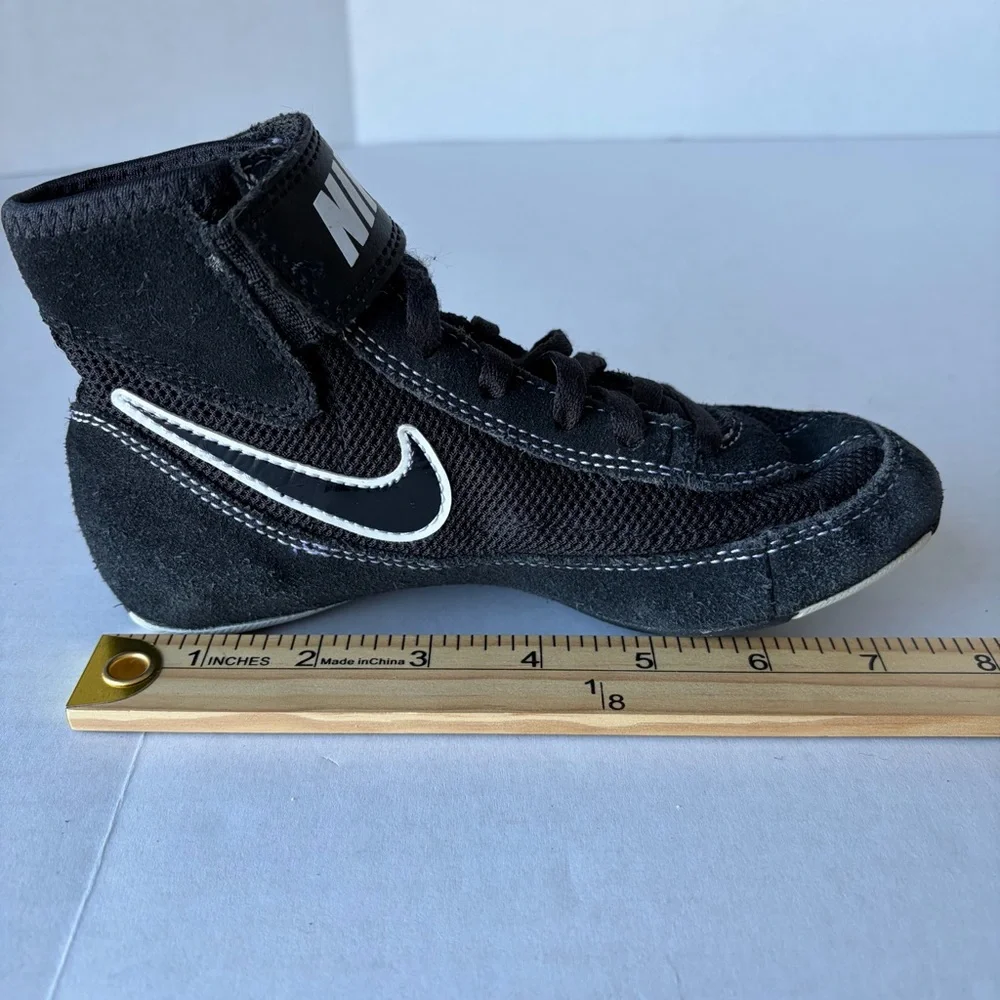 Nike Kids Wrestling Shoes Black‎ High-Top Suede with White Swoosh Size 1 Youth